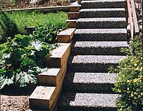 Gartentreppe aus Eichenschwellen