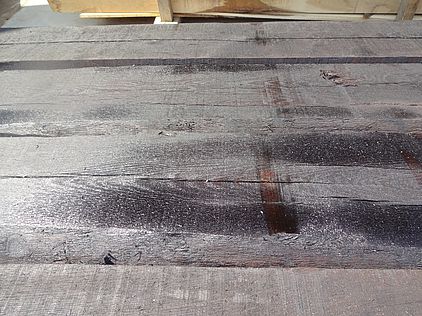 Teeröl auf einer Eisenbahnschwellen