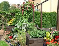 Blumenbeet aus Eichenschwellen